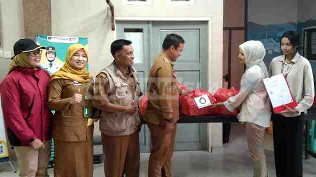 Kelurahan Gunung Elai terdampak Banjir, Lurah dan seluruh staf turun langsung salurkan Bantuan
